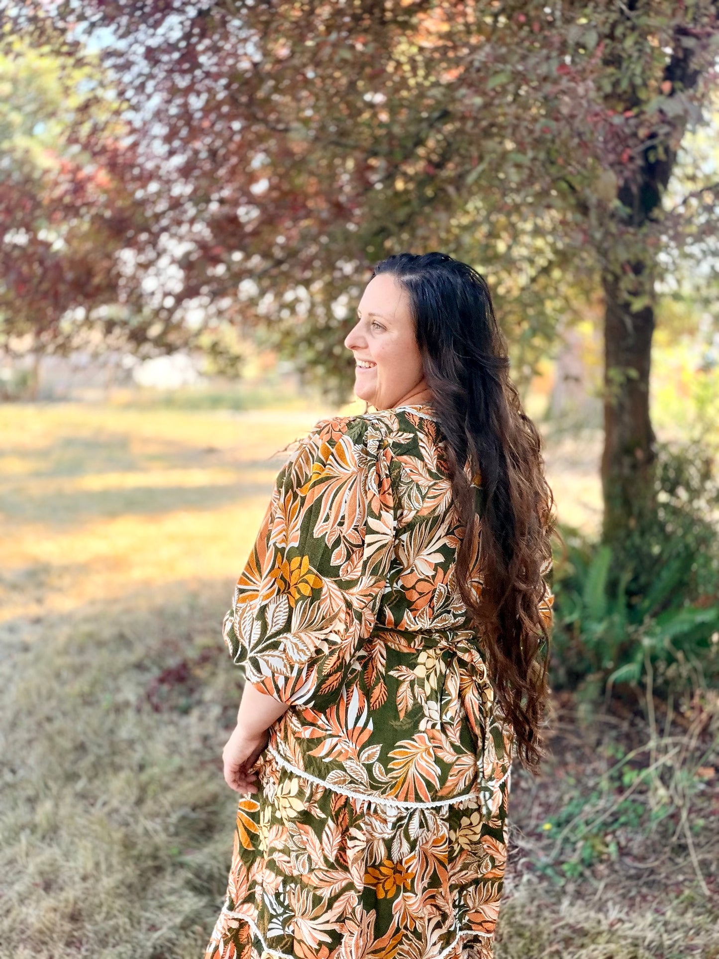EXCLUSIVE PRINT BUBBLE SLV TIERED MIDI DRESS GREEN FLORAL LEAF TIE