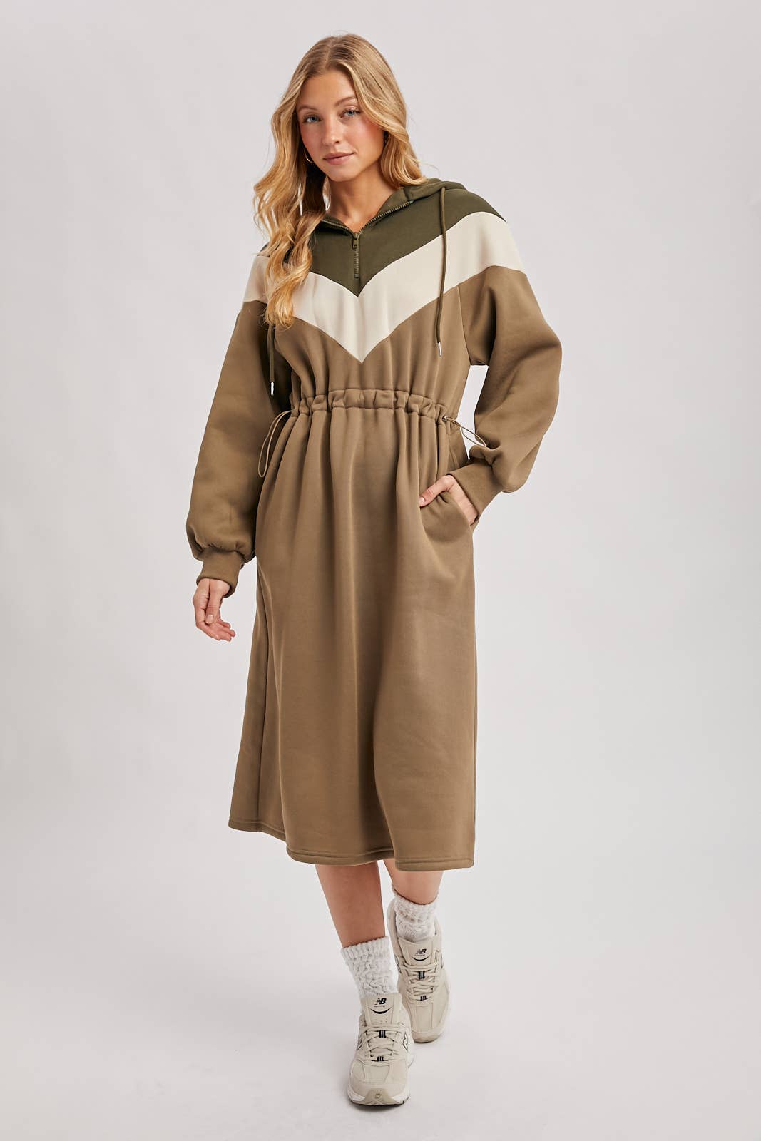 CHEVRON COLOR BLOCK MIDI HOODIE DRESS