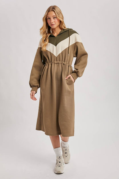 CHEVRON COLOR BLOCK MIDI HOODIE DRESS