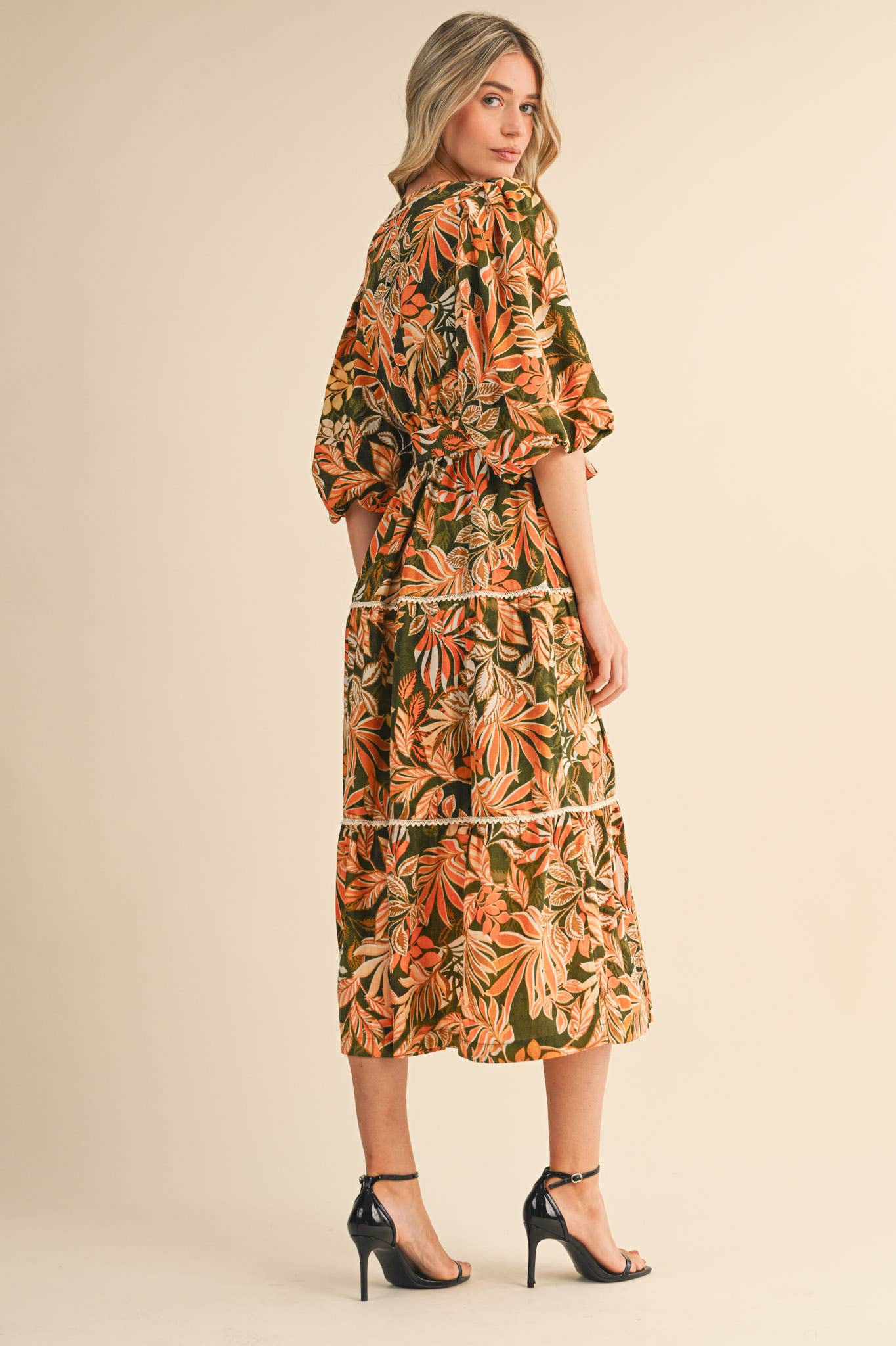 EXCLUSIVE PRINT BUBBLE SLV TIERED MIDI DRESS GREEN FLORAL LEAF TIE