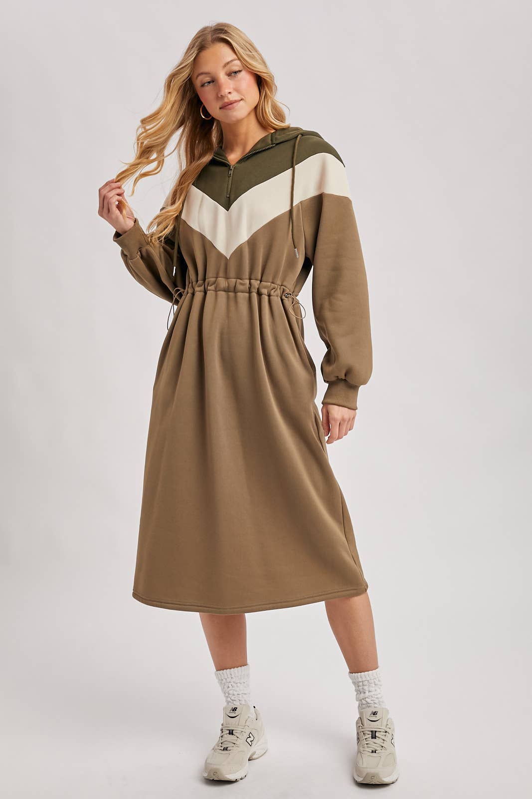 CHEVRON COLOR BLOCK MIDI HOODIE DRESS