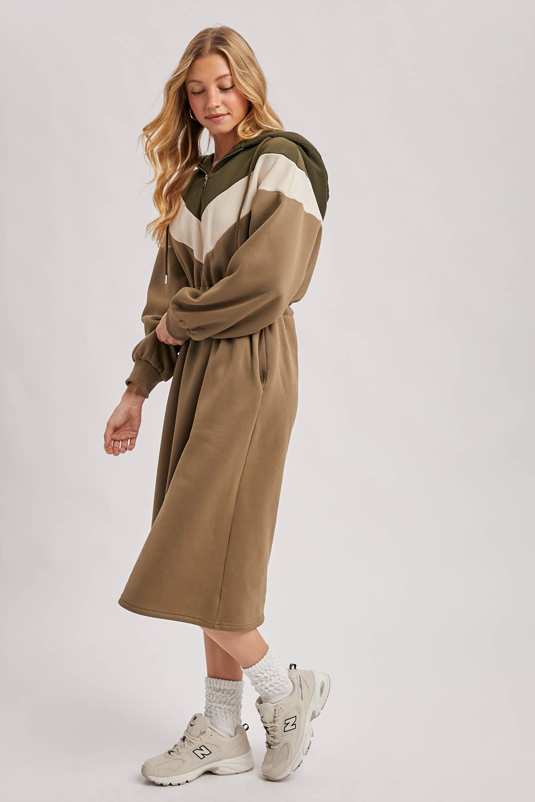 CHEVRON COLOR BLOCK MIDI HOODIE DRESS