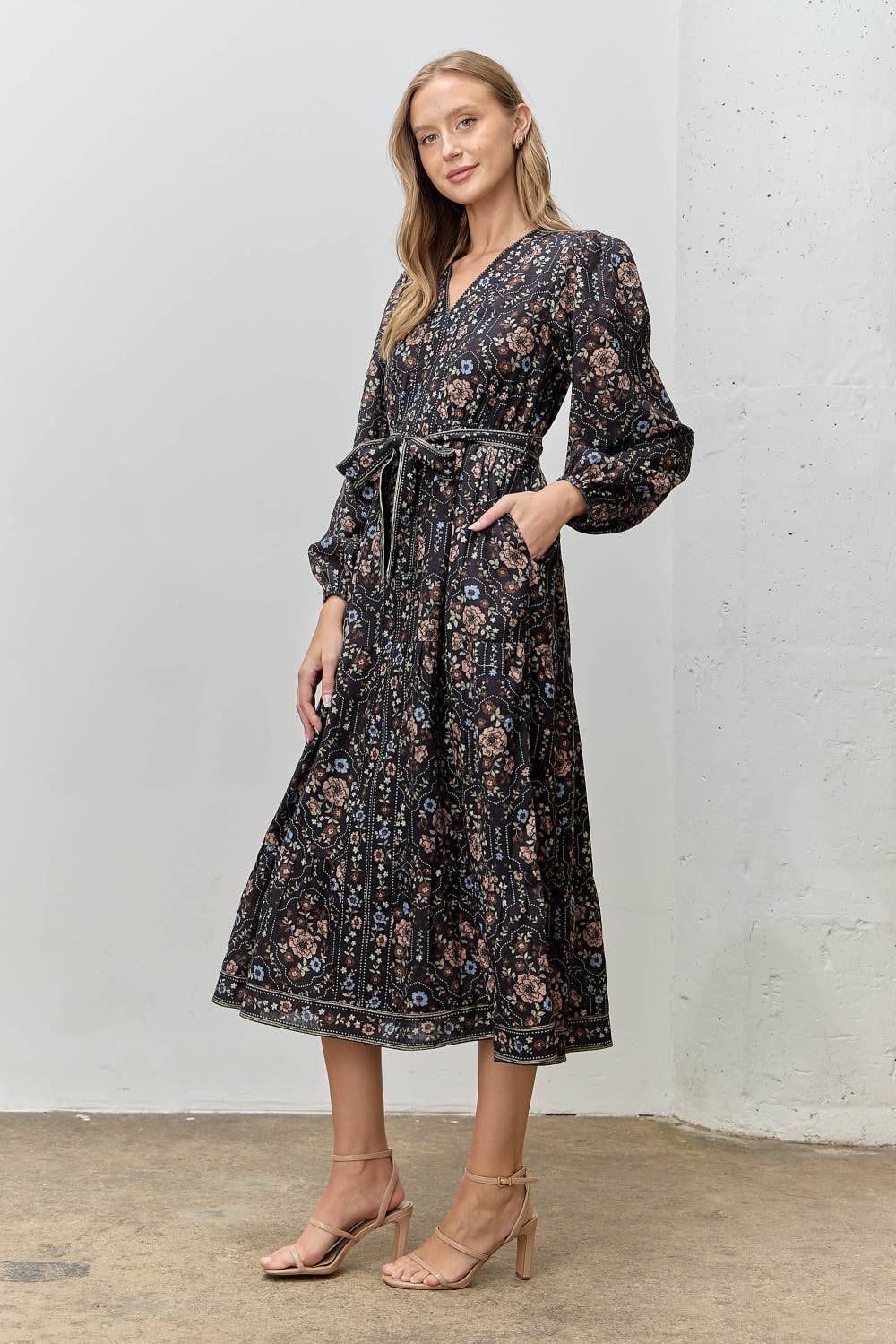 PRINTED FLORAL V-NECK MIDI DRESS