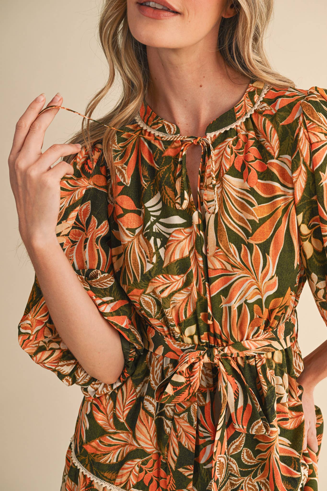EXCLUSIVE PRINT BUBBLE SLV TIERED MIDI DRESS GREEN FLORAL LEAF TIE