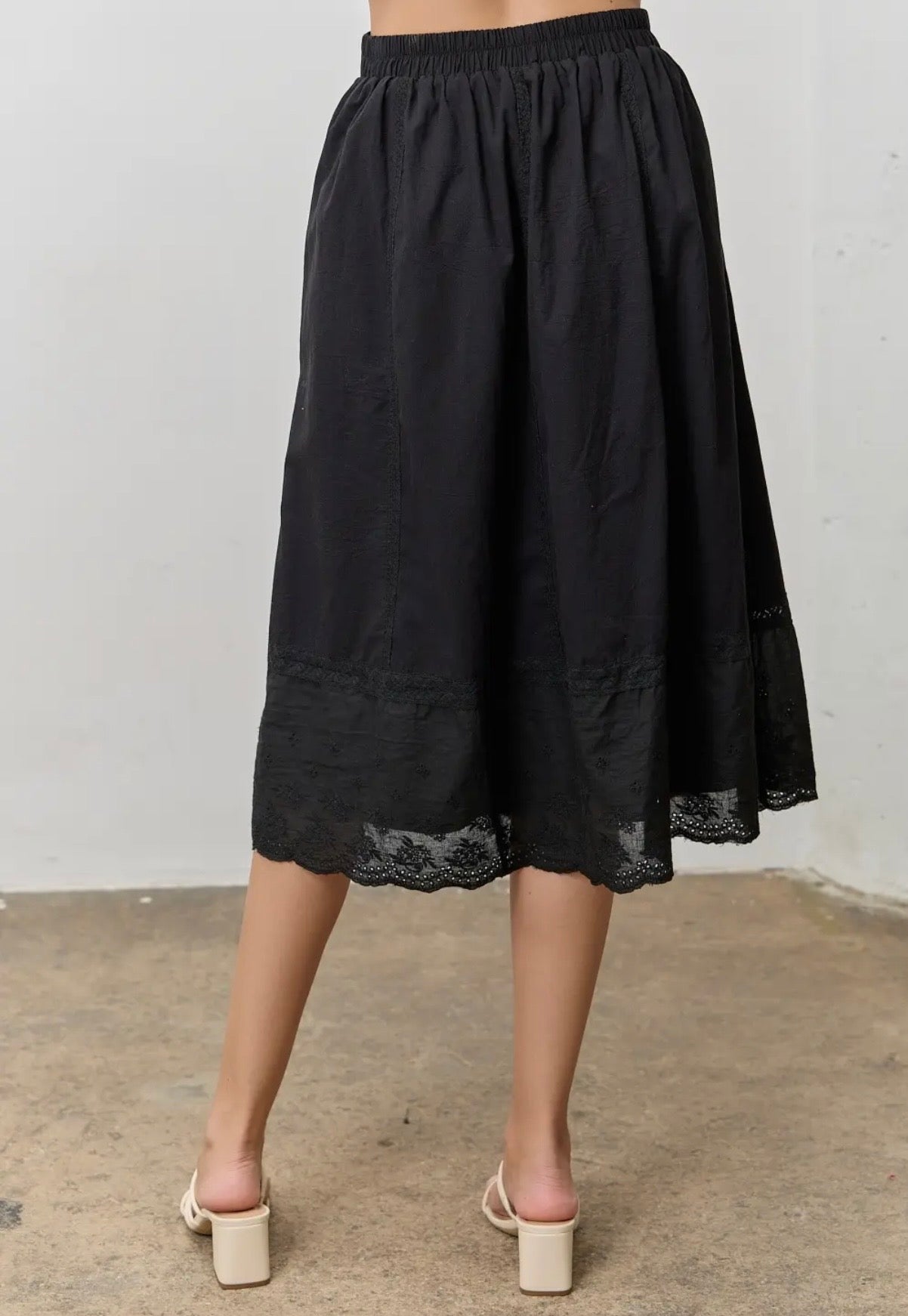 COTTON EYELET ACCENT COLLARED TOP & SKIRT SET