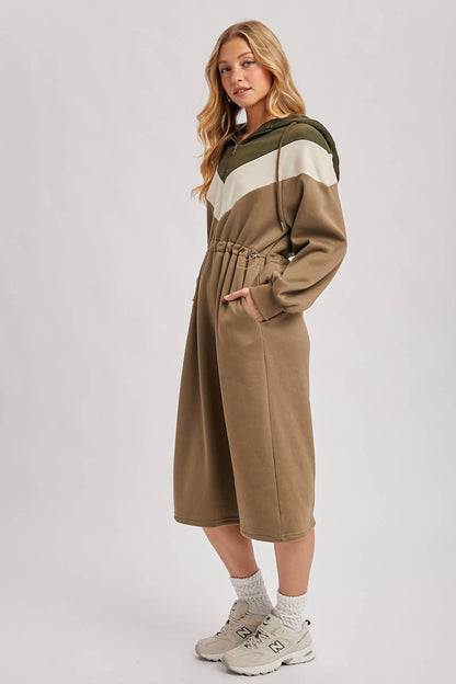 CHEVRON COLOR BLOCK MIDI HOODIE DRESS