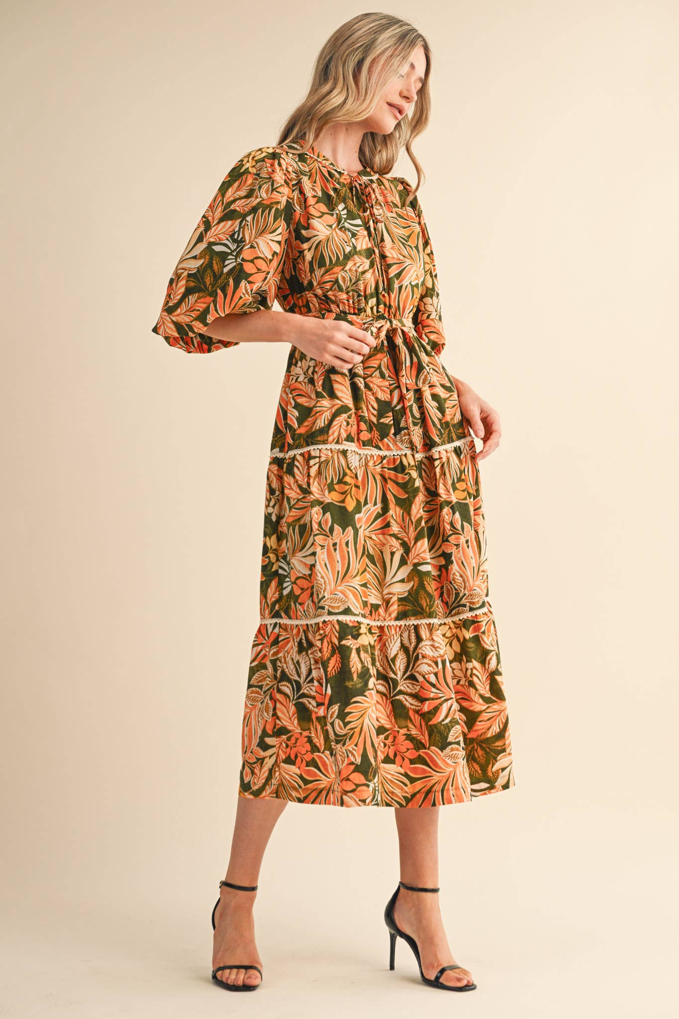 EXCLUSIVE PRINT BUBBLE SLV TIERED MIDI DRESS GREEN FLORAL LEAF TIE