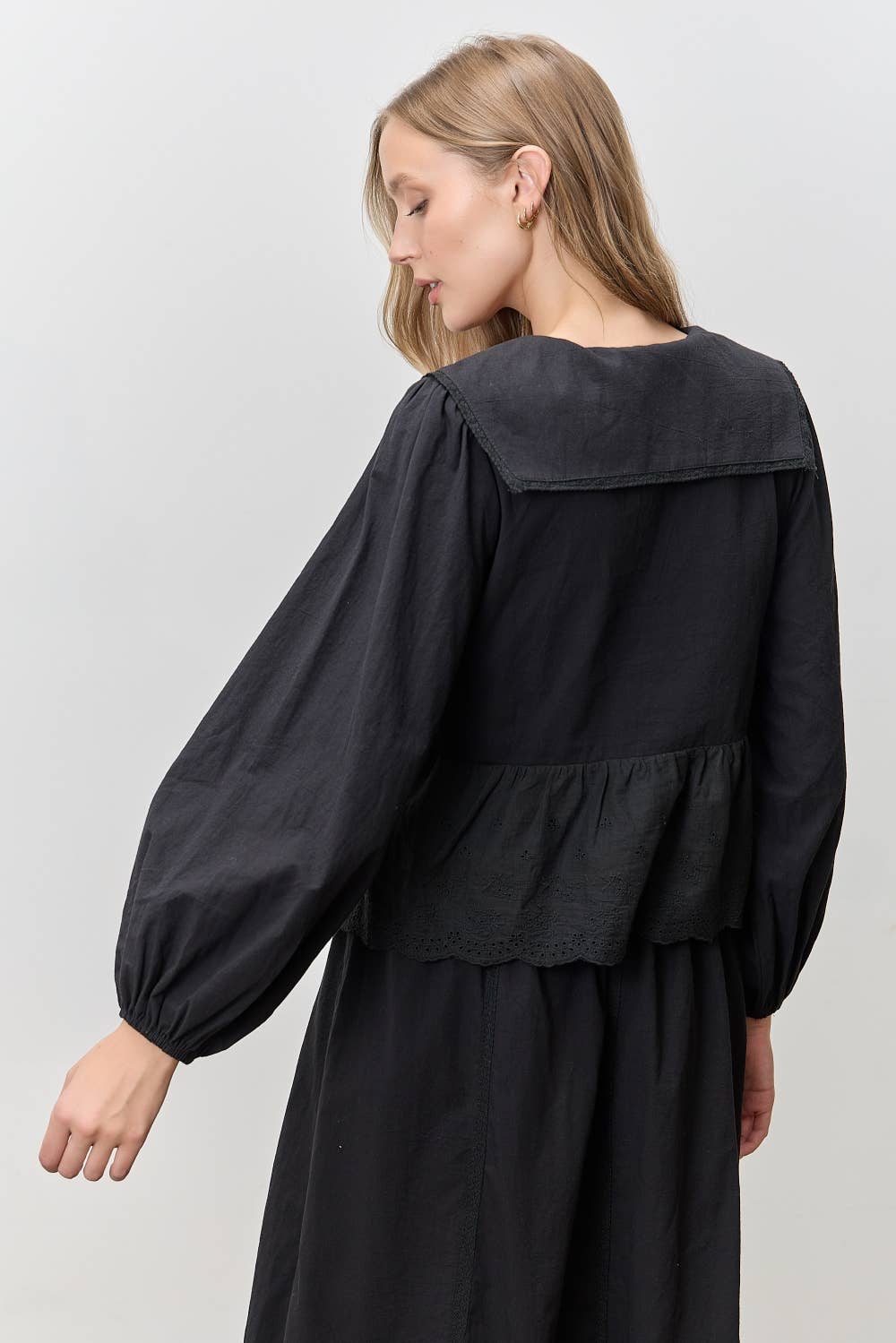 COTTON EYELET ACCENT COLLARED TOP & SKIRT SET